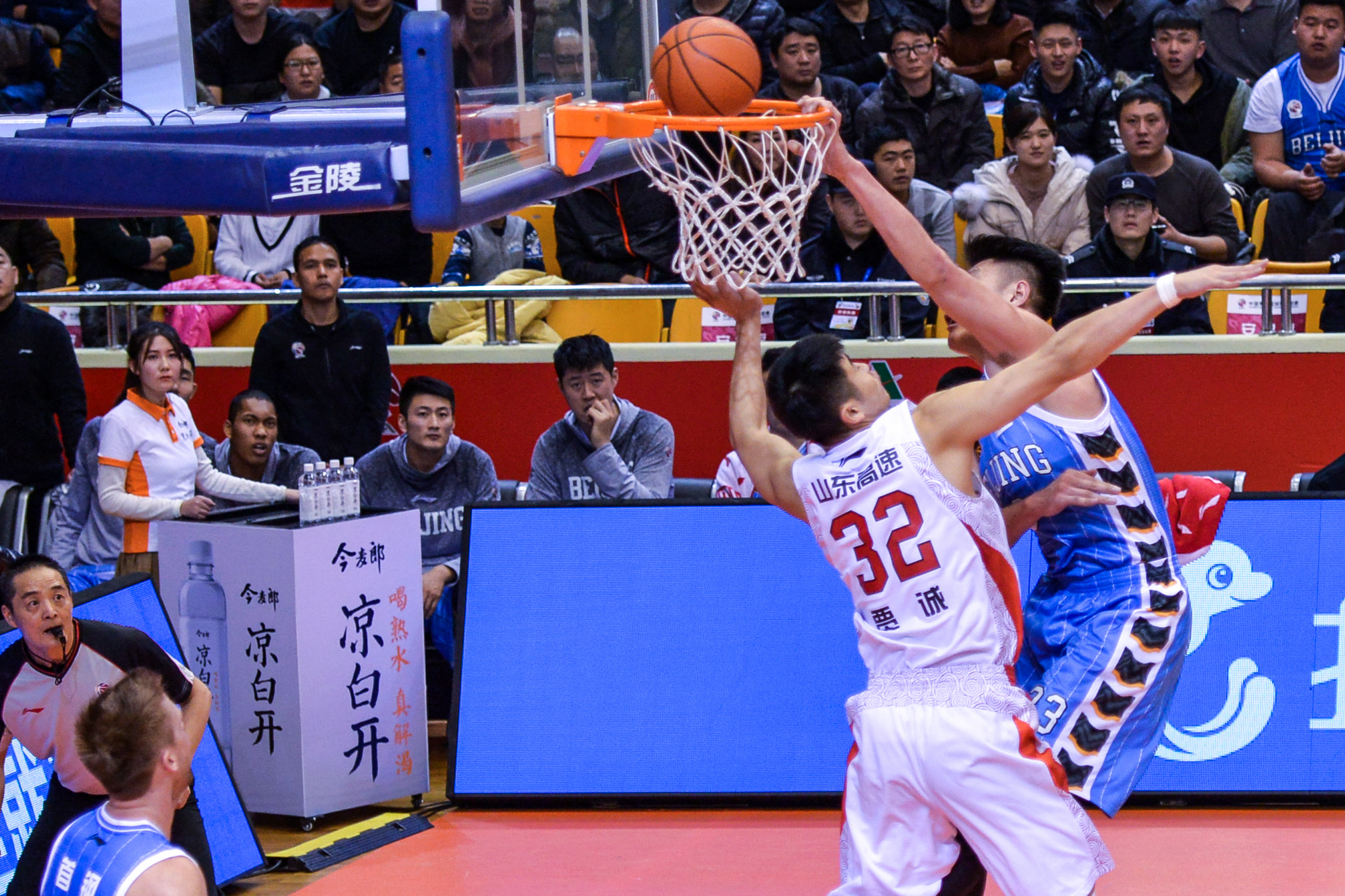 原創(chuàng)國王老板女兒！正式公開戀情！再見了，NBA第一女神